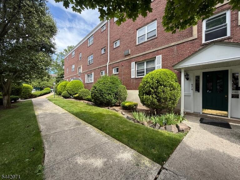 Property listing MLS 4037266 photo 3