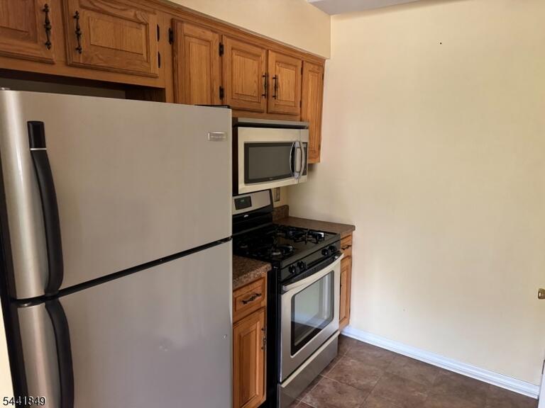 Property listing MLS 4037401 photo 4
