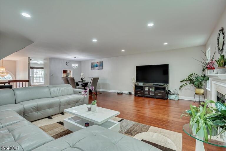 Property listing MLS 4037474 photo 19