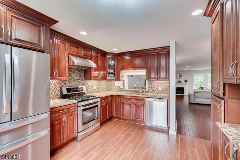 Property listing MLS 4037474 photo 22