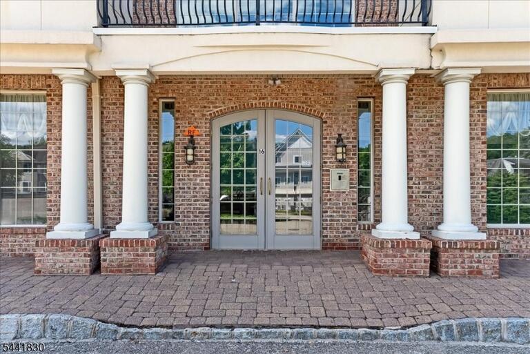 Property listing MLS 4037492 photo 3