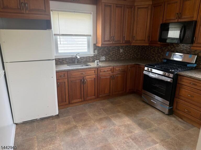 Property listing MLS 4037667 photo 11