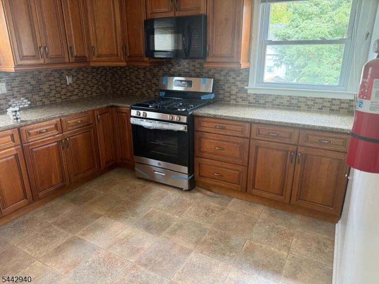 Property listing MLS 4037667 photo 12