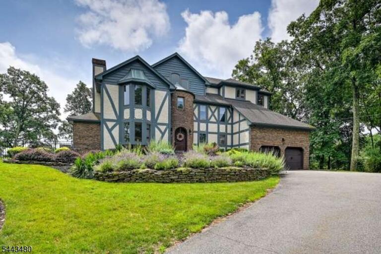 Property listing MLS 4037781 photo 1