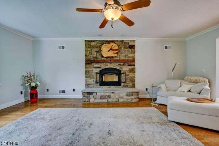 Property listing MLS 4037781 photo 11