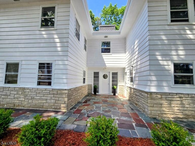 Property listing MLS 4037888 photo 4