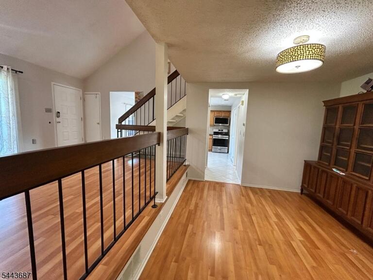 Property listing MLS 4037943 photo 3