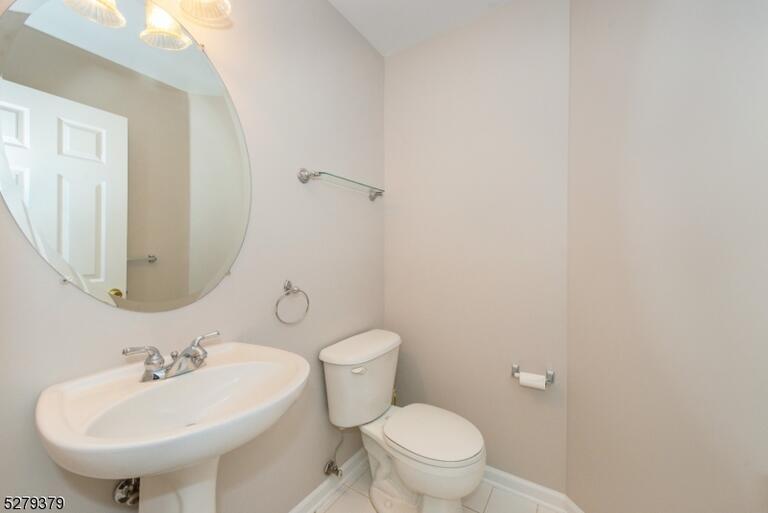 Property listing MLS 4038605 photo 10