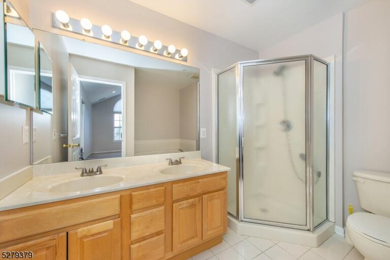 Property listing MLS 4038605 photo 18