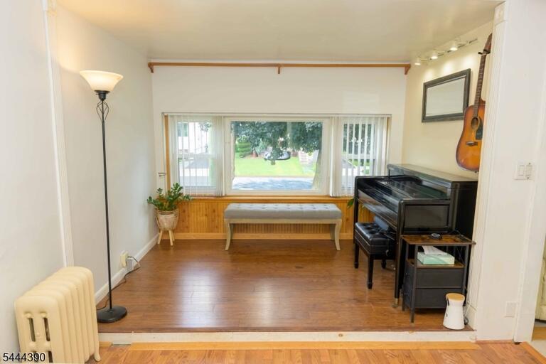 Property listing MLS 4038855 photo 2