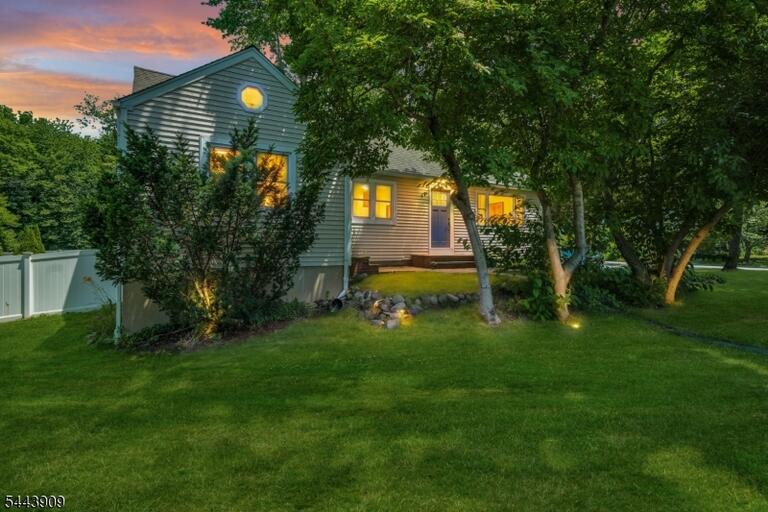 Property listing MLS 4038862 photo 2