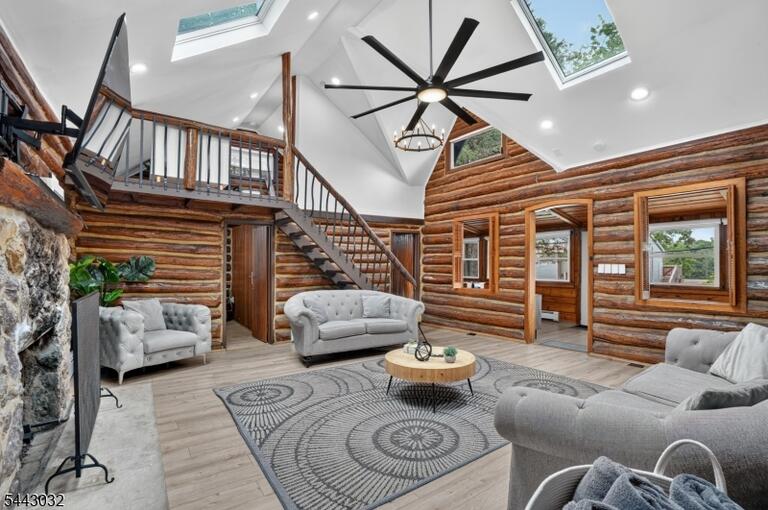 Property listing MLS 4038880 photo 1