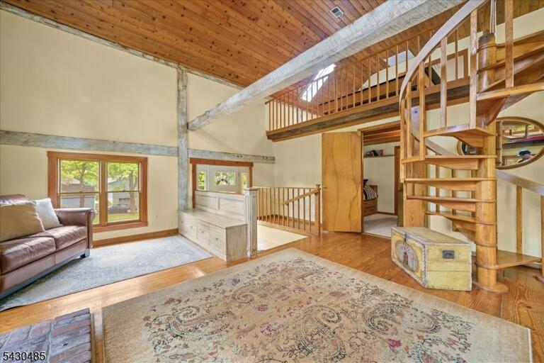 Property listing MLS 4038903 photo 2