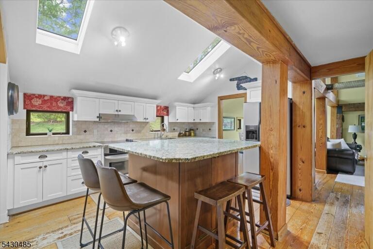 Property listing MLS 4038903 photo 9