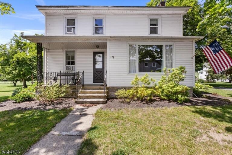 Property listing MLS 4038912 photo 2