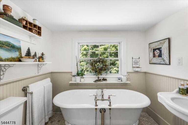 Property listing MLS 4038912 photo 24
