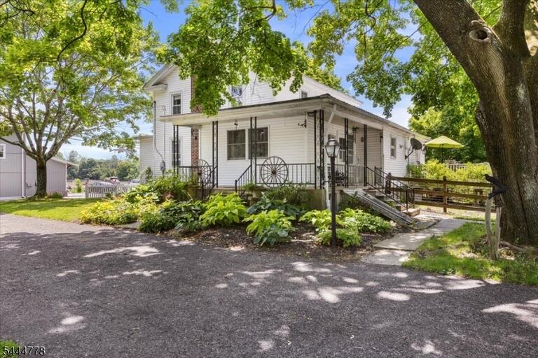 Property listing MLS 4038912 photo 3