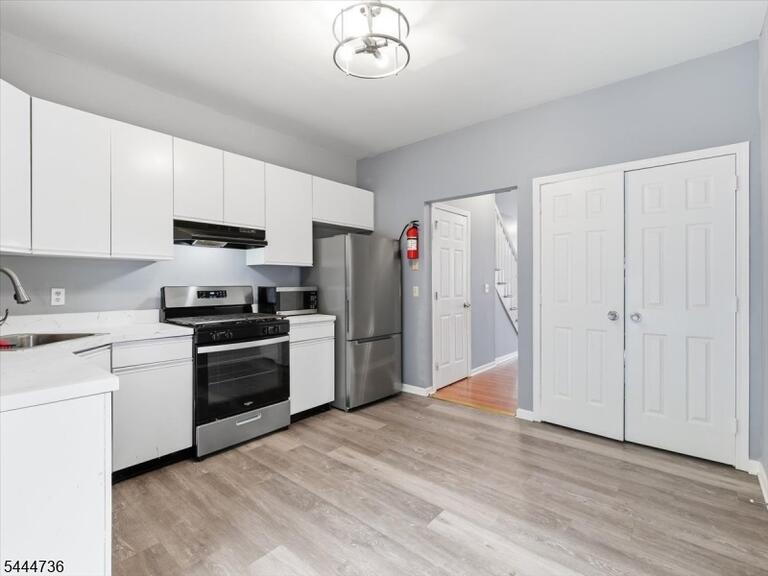 Property listing MLS 4038968 photo 4