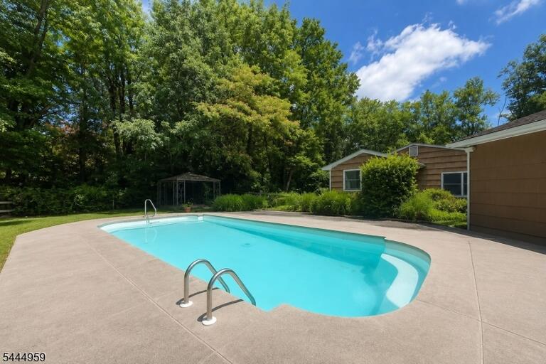 Property listing MLS 4039058 photo 36