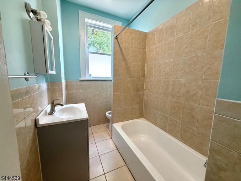 Property listing MLS 4039068 photo 9