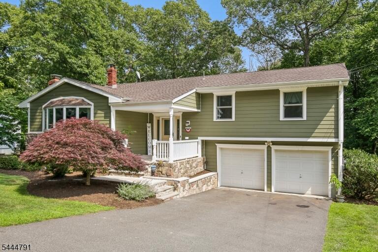 Property listing MLS 4039095 photo 3