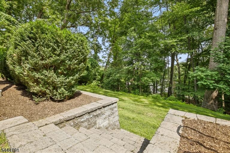 Property listing MLS 4039095 photo 35