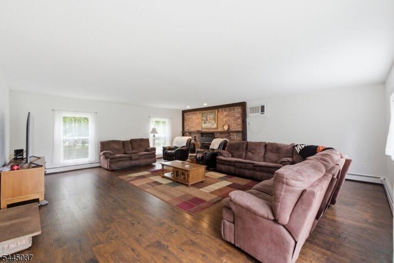 Property listing MLS 4039170 photo 24