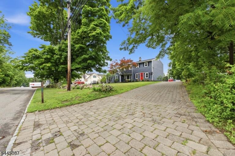 Property listing MLS 4039170 photo 3