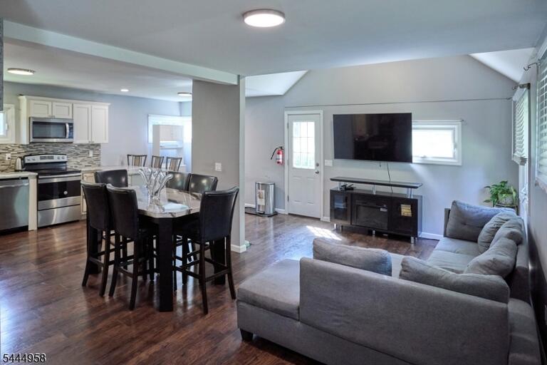 Property listing MLS 4039287 photo 16