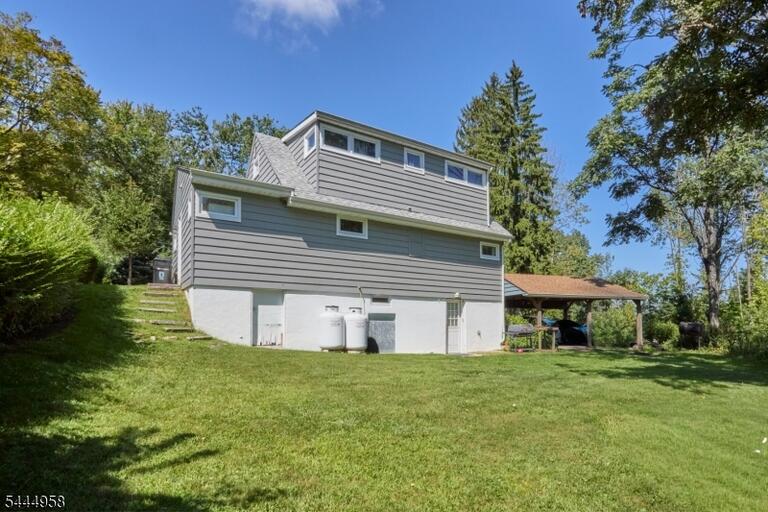 Property listing MLS 4039287 photo 3