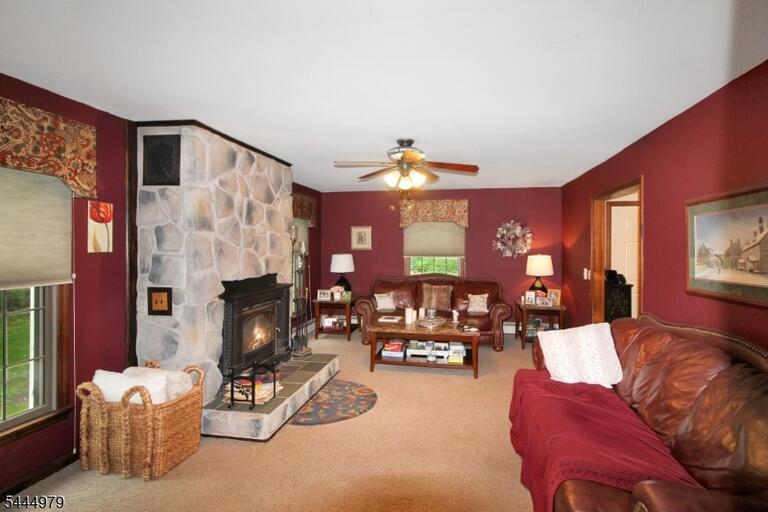 Property listing MLS 4039289 photo 3