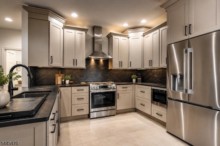 Property listing MLS 4039584 photo 3