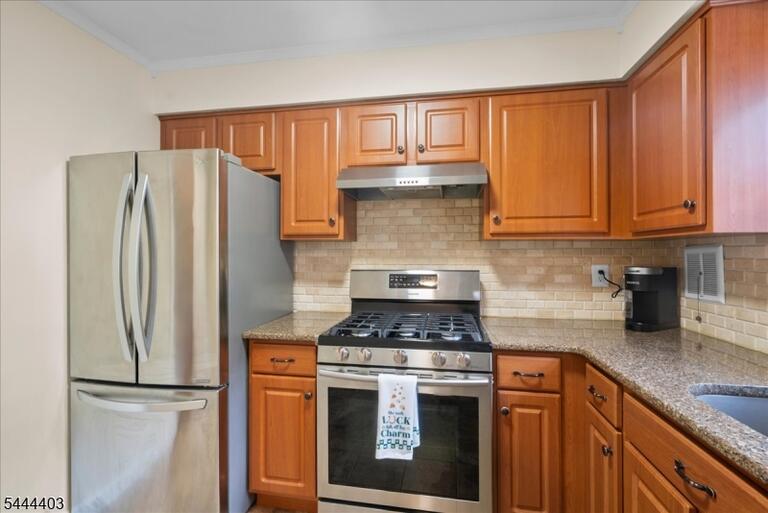 Property listing MLS 4039663 photo 9