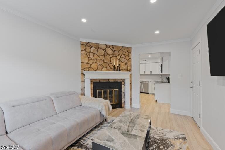 Property listing MLS 4039757 photo 3