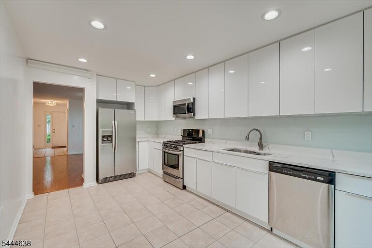 Property listing MLS 4039771 photo 11