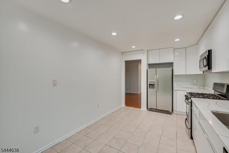 Property listing MLS 4039771 photo 12