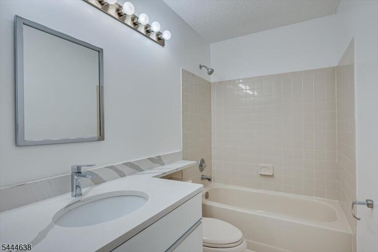 Property listing MLS 4039771 photo 27
