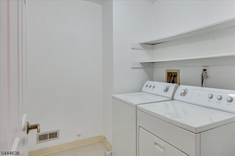 Property listing MLS 4039771 photo 28