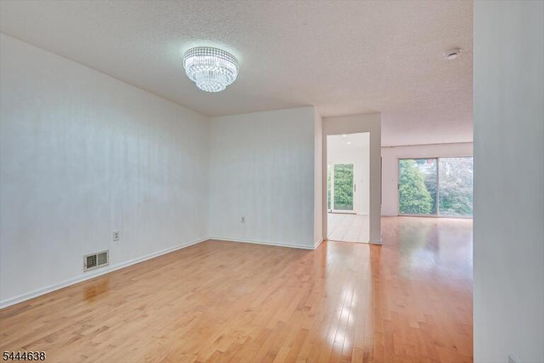 Property listing MLS 4039771 photo 6