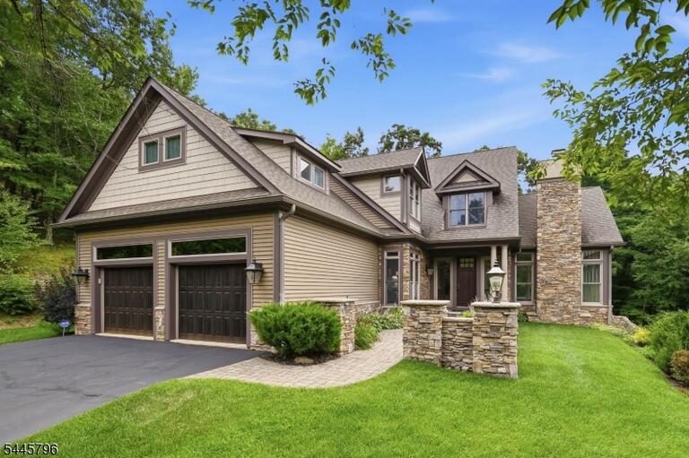 Property listing MLS 4039880 photo 2