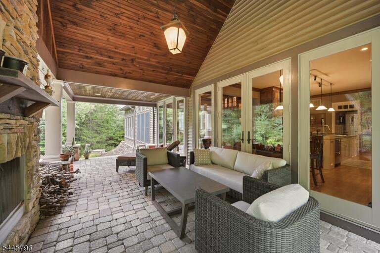 Property listing MLS 4039880 photo 31