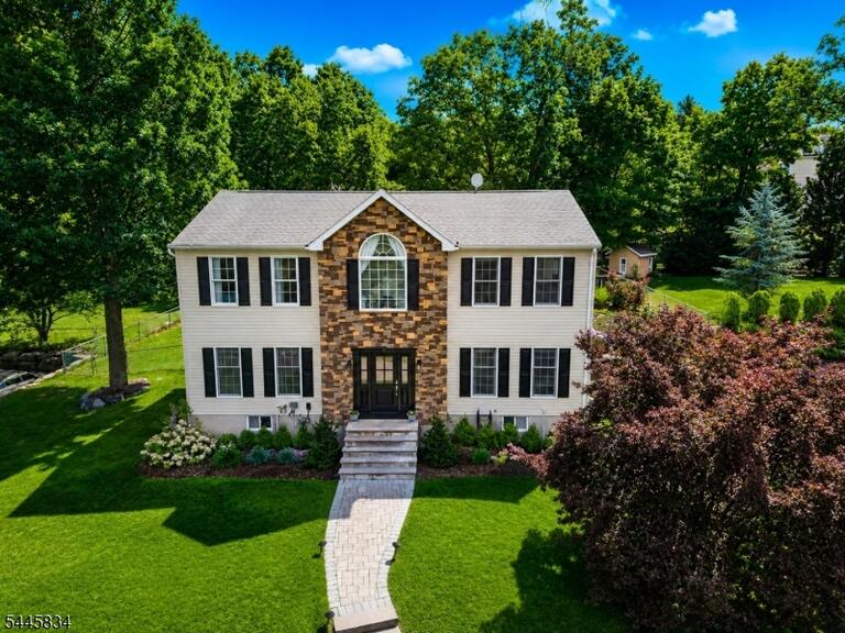 Property listing MLS 4039913 photo 1