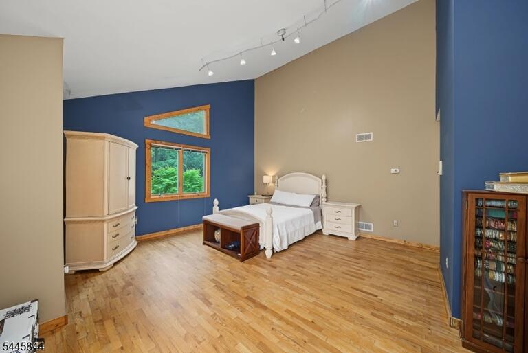 Property listing MLS 4039938 photo 30