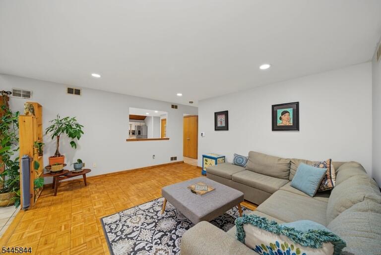 Property listing MLS 4039938 photo 9