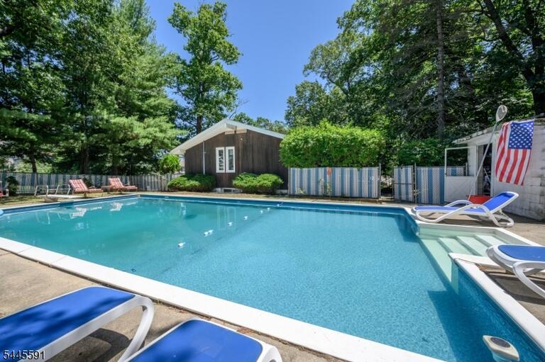 Property listing MLS 4039950 photo 45