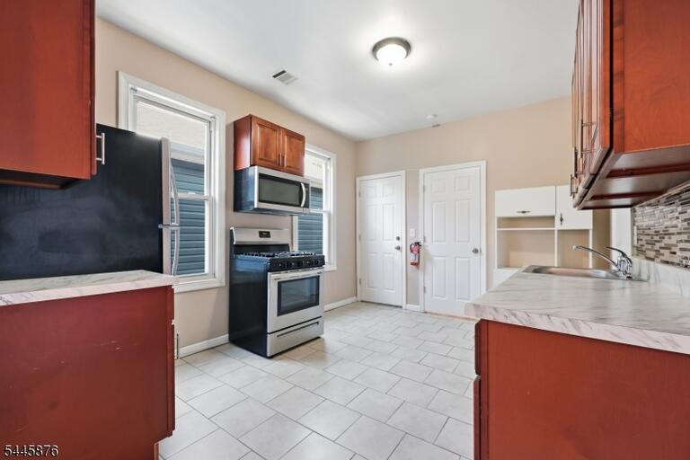 Property listing MLS 4039954 photo 4