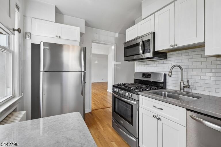 Property listing MLS 4040056 photo 1