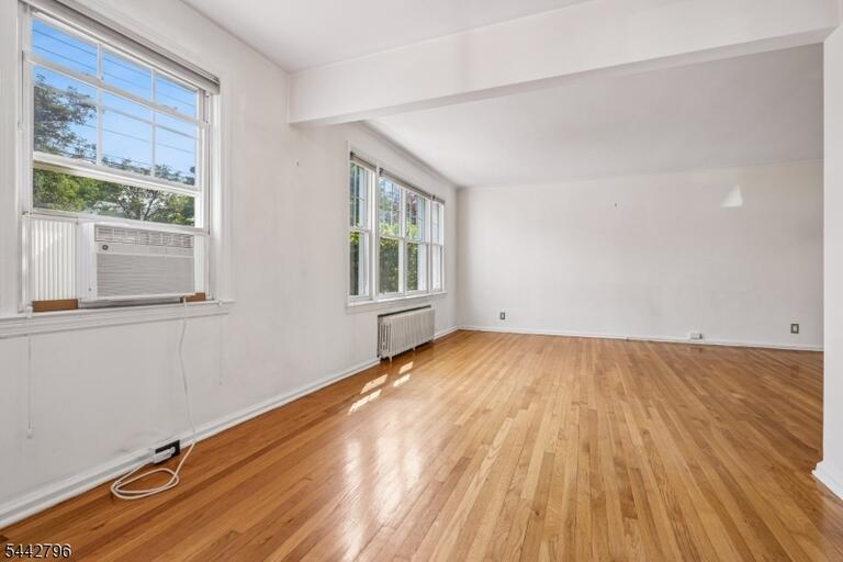 Property listing MLS 4040056 photo 10