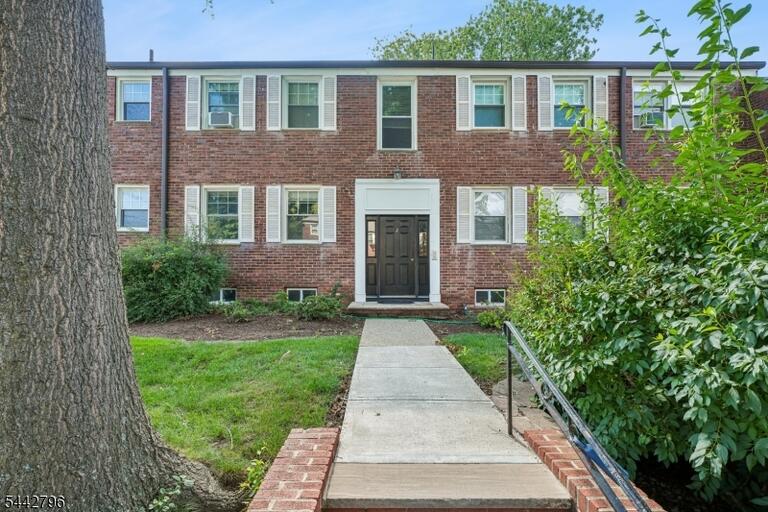 Property listing MLS 4040056 photo 3