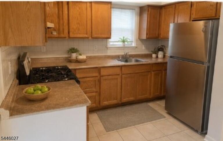 Property listing MLS 4040091 photo 2